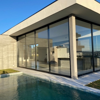 Fechamento de Vidros Residencial São Roque Porta de alumínio com vidro Araçoiaba Esquadrias de alumínio Sorocaba Fechamento de Vidros Residencial São Roque Janelas em Alumínio e Vidros Araçariguama Box Banheiro em Alumínio Itu